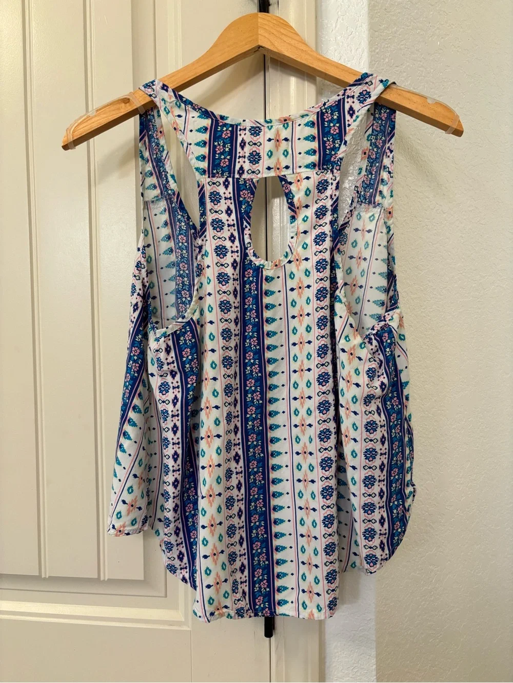 Hollister boho medium tank top tribal print keyhole back flowy summer - Picture 2 of 4